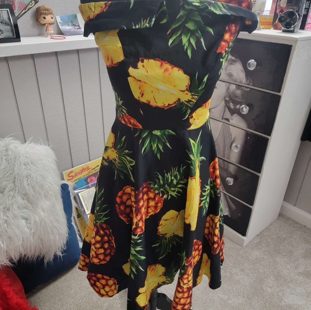 Belle Pogue 50s pineapple dress